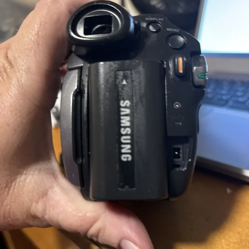 Samsung SC-D372 Mini DV Digital Camcorder NO CHARGER